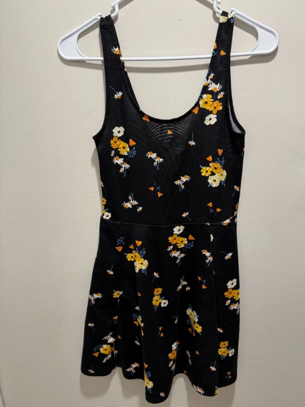 H&M Women’s Black Floral Skater Dress Sleeveless Fit & Flare Yellow Blue Orange